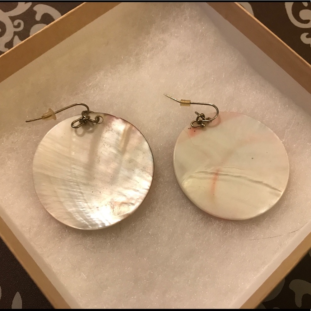 BEAUTIFUL ROUND EARRINGS W/ ROSE PRINT - Picture 2 of 2